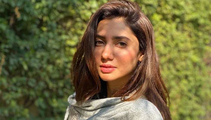 ماہرہ خان سے ملاقات کے دورا ن معروف ٹی وی اداکارہ درفشاں رو پڑیں