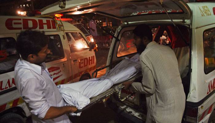 قومی شاہراہ پر ٹریفک حادثہ، ایک نوجوان جاں بحق، 5 افراد زخمی