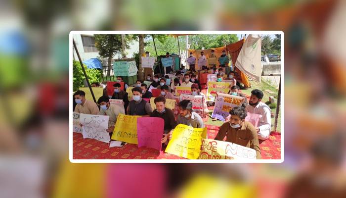 سابقہ فاٹا، بلوچستان کے میڈیکل طلبہ کا دھرنا 11 ویں روز بھی جاری