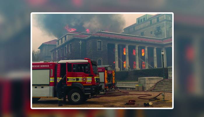 جنگل میں لگی آگ سے 200 سال پرانی لائبریری جل کر راکھ