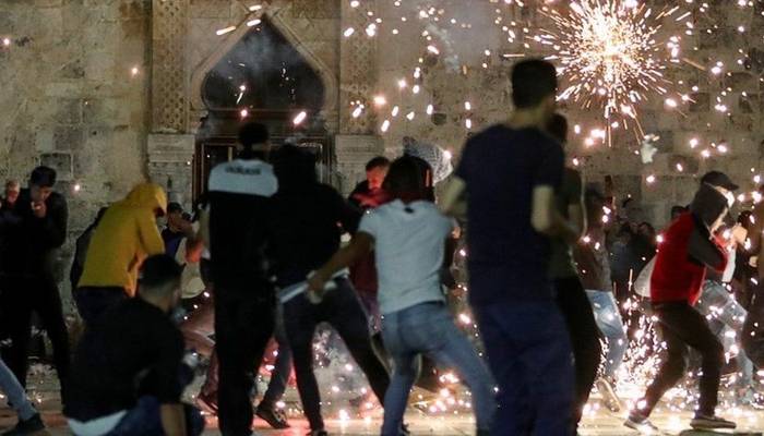 مسجد اقصیٰ: نمازیوں پر اسرائیلی پولیس کی فائرنگ ، 180 افراد زخمی