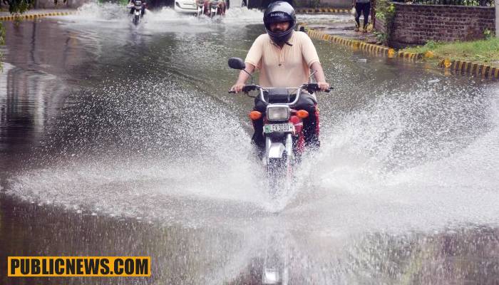 زندہ دلوں کے شہر میں وقفہ وقفہ سے موسلا دھار بارش جاری