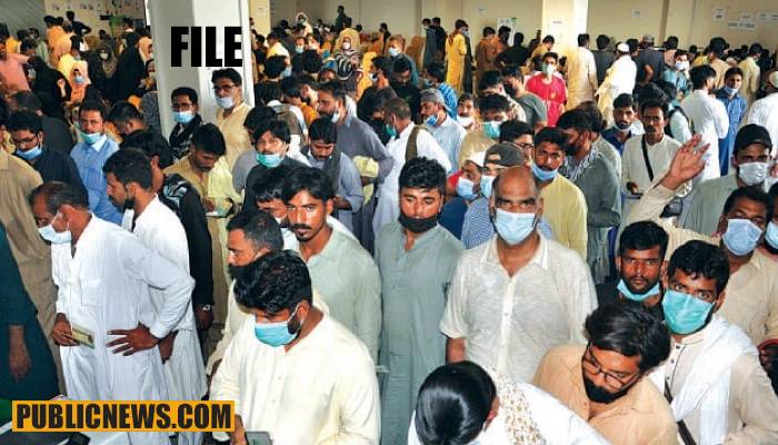 کراچی: شہریوں کا عملہ پر تشدد، ایکسپو ویکسی نیشن سینٹر کے شیشے توڑ دیئے