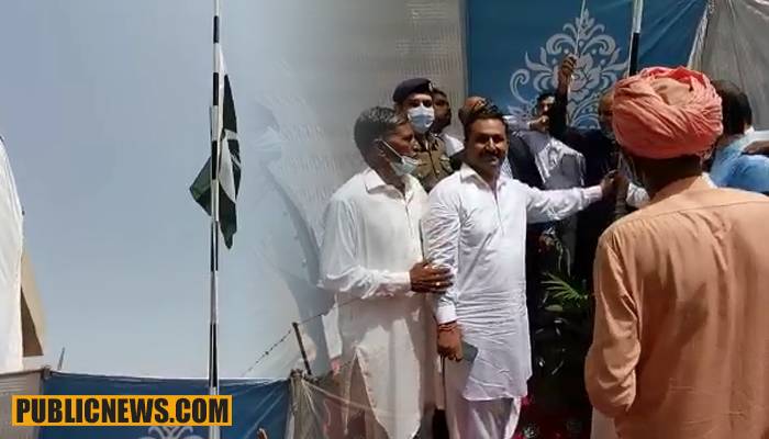 بھونگ میں واقع مندر پر پاکستان کا قومی پرچم لہرا دیا گیا