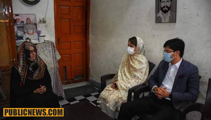 پنجاب حکومت نے جوکر بننے والی طالبہ کی مالی امداد کر دی