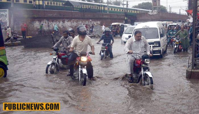 لاہور میں بارش کا پانی جمع، بزدار متحرک