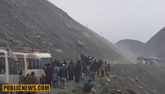 شاہراہ قراقرم لوئر کوہستان کے علاقے میں لینڈ سلائڈنگ سے تاحال بند