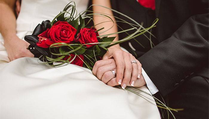 یو اے ای: شادی کے بغیر جنسی تعلقات کے قانون میں نرمی