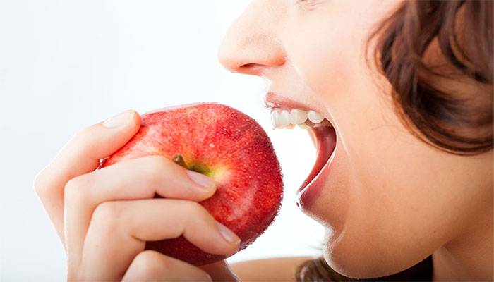 کیا آپ جانتے ہیں کہ سیب کھانے کا صحیح وقت کیا ہے؟