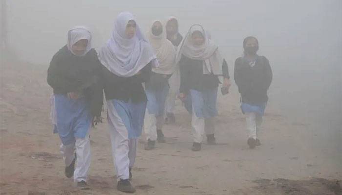 پنجاب حکومت کا 23 دسمبر سے سکولوں میں چھٹیاں دینے کا فیصلہ