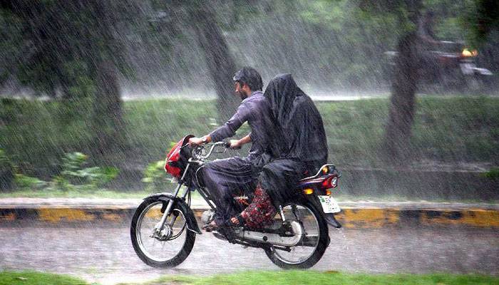 لاہور میں آندھی، تیز ہواؤں اور گرج چمک کیساتھ بارش کی پیشگوئی