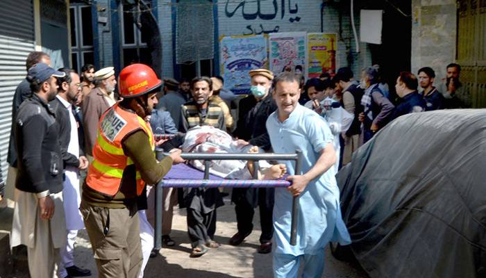 پشاور دھماکے میں‌65 نمازیوں‌کی شہادت، شہر کی فضا سوگوار