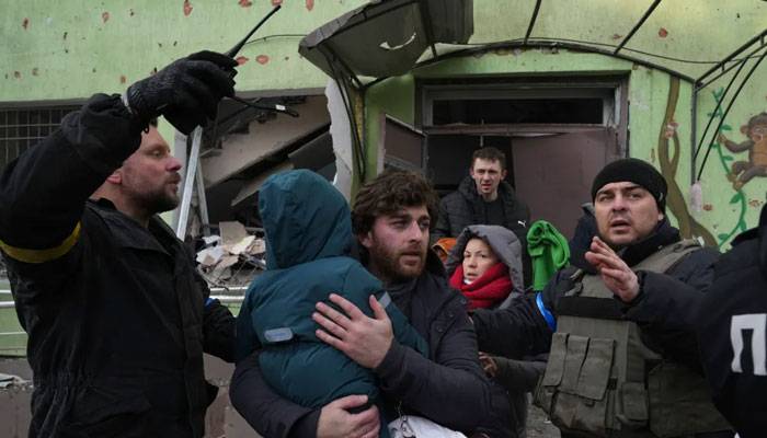 روسی فضائی حملے میں میٹرنٹی اسپتال کی عمارت مکمل تباہ