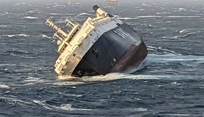 یو اے ای کا بحری جہاز ایرانی بندرگاہ کے قریب ڈوب گیا