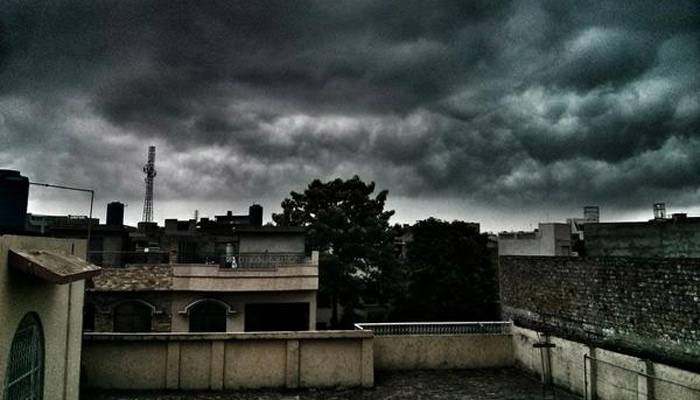 لاہور سمیت مختلف علاقوں میں آندھی اور بارش کا امکان