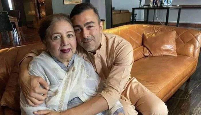 شان شاہد کا اپنی والدہ کو ستارہ امتیاز ملنے پر خوشی کا اظہار