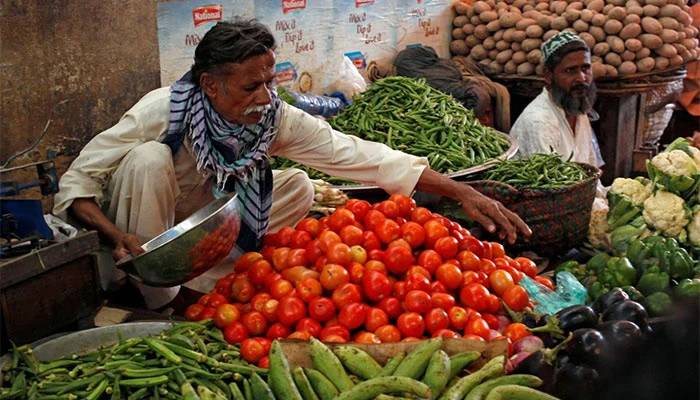 ٹماٹر، انڈوں، چینی دالوں سمیت 8 اشیا کی قیمتوں میں کمی