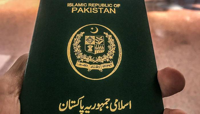 پاکستانی پاسپورٹ کی بے حرمتی پر تحریک انصاف کا سخت ردعمل