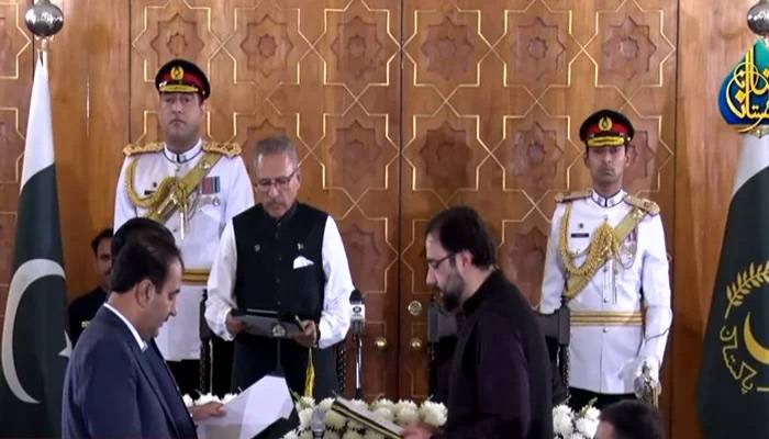 وفاقی کابینہ: 3 وزرا اور ایک وزیر مملکت نے حلف اٹھا لیا