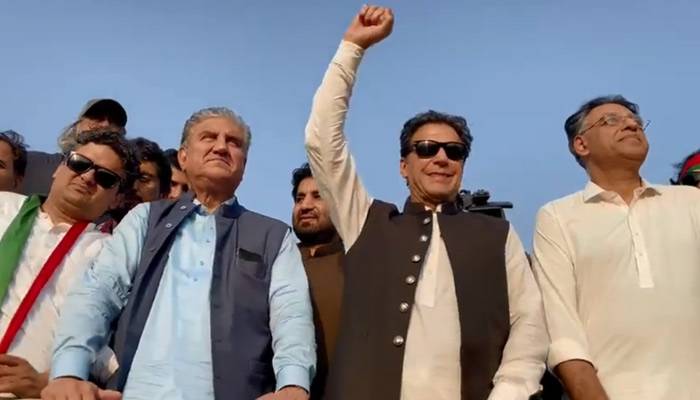 عمران خان نے دھرنا ختم کرنے کا اعلان کردیا