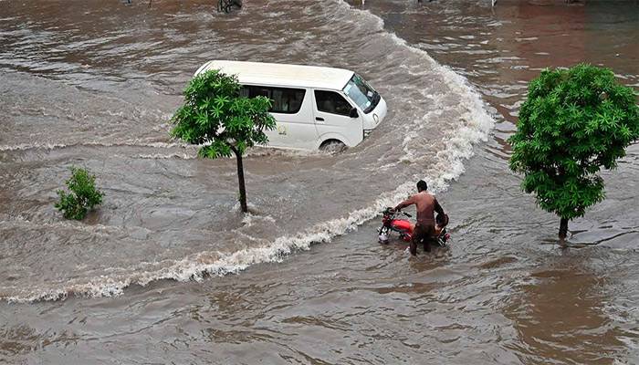لاہور سمیت ملک کے بیشتر علاقوں میں موسلا دھار بارش