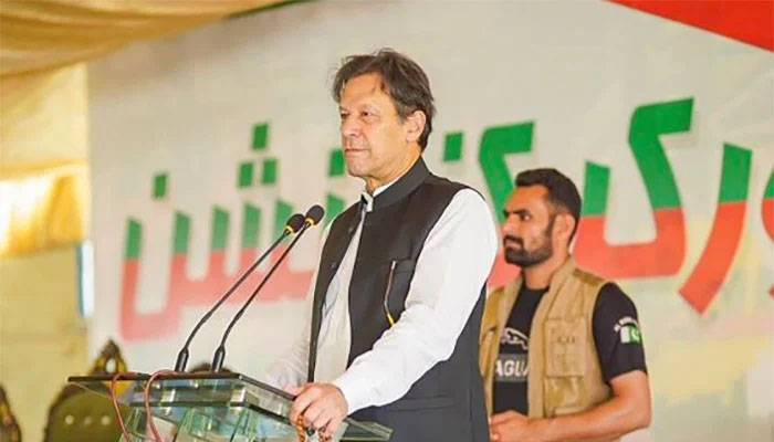 لوٹے ضمیر بیچ کر حلقے کے عوام کی توہین کرتے ہیں، عمران خان