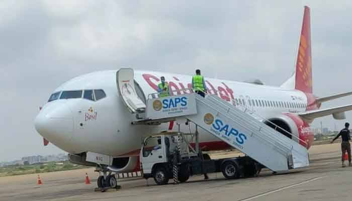 انڈین مسافر طیارے کی کراچی ایئرپورٹ پر ہنگامی لینڈنگ