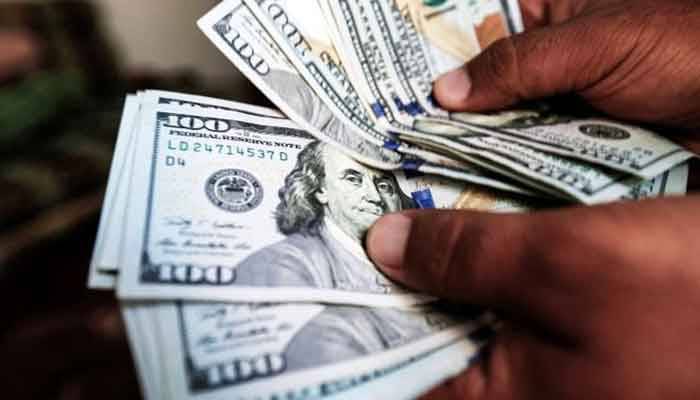 امریکی ڈالر مزید تگڑا، پاکستانی روپیہ رُل گیا
