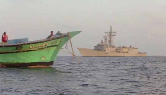 پاک بحریہ کی سمندر میں کارروائی، 9 بھارتی ماہی گیروں کو ڈوبنے سے بچا لیا