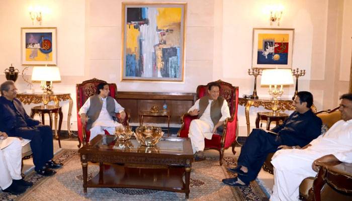 عمران خان سے وزیر اعلی پنجاب اور مونس الہیٰ کی ملاقات