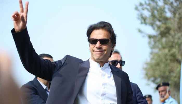 عمران خان کے قومی اسمبلی کے تمام 9 حلقوں سے کاغذات نامزگی جمع