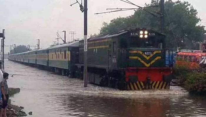 سندھ میں طوفانی بارشیں اور سیلاب، آج مزید 14 ٹرینیں معطل