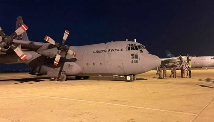 ترکی سے 4 فوجی طیارے امدادی سامان لے کر کراچی پہنچ گئے