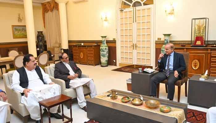 وزیر اعظم شہباز شریف سے چوہدری شجاعت حسین کی ملاقات