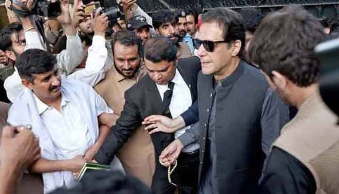 ممنوعہ فنڈنگ کیس: عدالت پیش ہونےتک عمران خان کوگرفتارنہ کیاجائے، چیف جسٹس