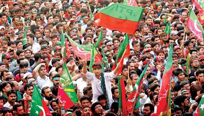 تحریک انصاف کا دھرنا:انتظامیہ نے جگہ تبدیل کرنے کی تجویز دیدی