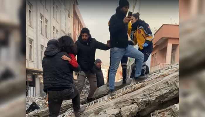 ترکیہ میں زلزلہ: پاک آرمی نے ملبے تلے دبے مزید 5 افراد کو زندہ بچا لیا