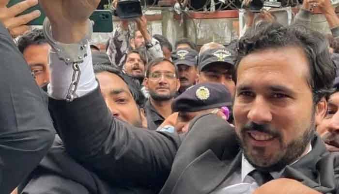 عمران خان کے بھانجے حسان نیازی کے خلاف کراچی میں مقدمہ