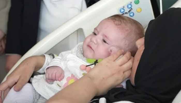 ترکیہ و شام زلزلہ: 3ماہ کی بچی کو زلزلے کے 54 دن بعد ماں سے ملوایا دیا گیا