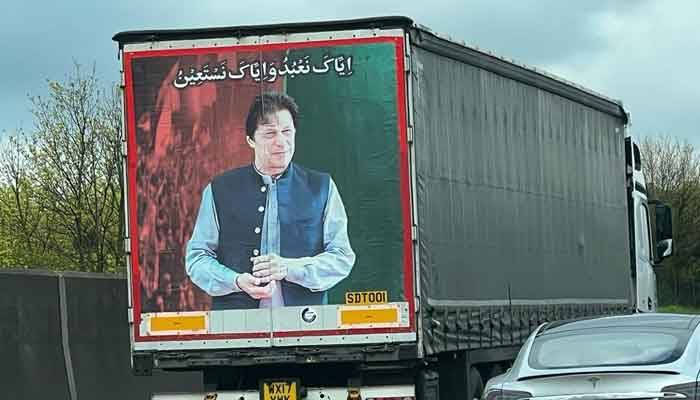 جمائما خان نے برطانیہ میں عمران خان کے پوسٹر والے ٹرک کی تصویر شیئر کردی
