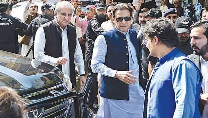 خاتون جج دھمکی کیس؛ عمران خان کے قابلِ ضمانت وارنٹ گرفتاری جاری