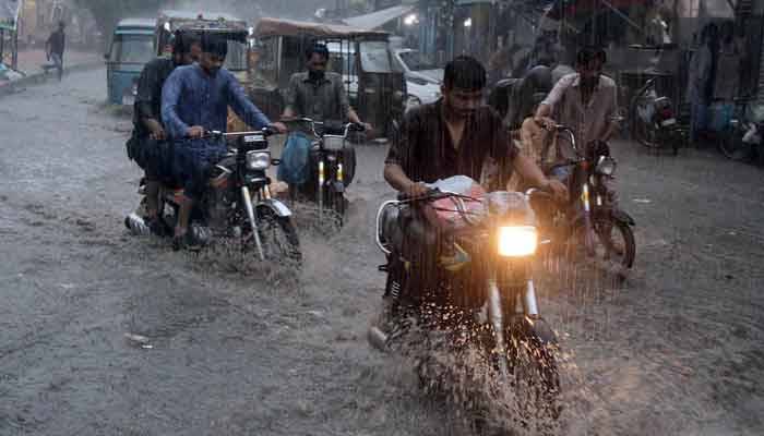 مون سون کی بارشوں سے لاہور پانی ، پانی ہوگیا،حکمرانوں کے دعوے دھرے کے دھرے رہ گئے