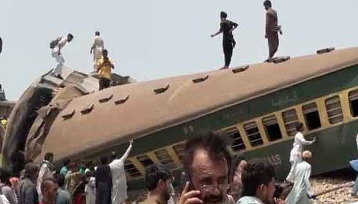 شیخوپورہ میں قلعہ ستار شاہ کے قریب 2 ٹرینوں میں ٹکر، 30 افراد زخمی