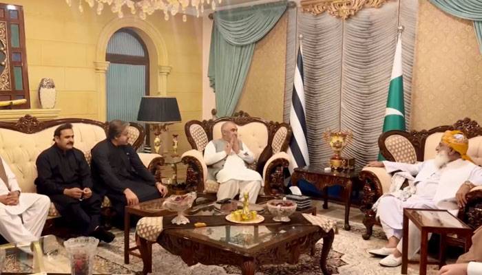 اسد قیصر، علی محمد خان کی مولانا فضل الرحمان سے ملاقات،سیاسی صورتحال پر تبادلہ خیال