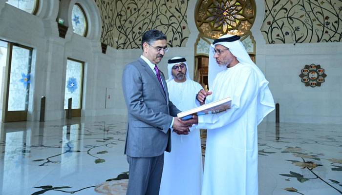 ابوظہبی : نگران وزیراعظم کا شیخ زاید گرینڈ مسجد کا دورہ