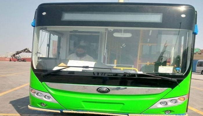 شہر قائد میں رہنے والوں کیلئے خوشخبری، جدید بسوں کی نئی کھیپ کراچی پہنچ گئی