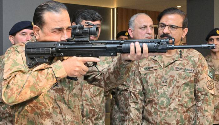 خود انحصاری ، جدید ترین ٹیکنالوجی پاکستان کا دفاع مضبوط بنانے کیلئے ضروری ہے، آرمی چیف