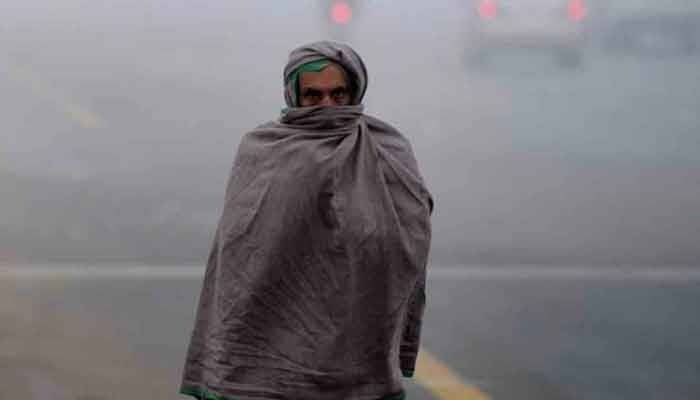 لاہور میں سردی کی شدت، درجہ حرارت 4 ڈگری تک گر گیا 