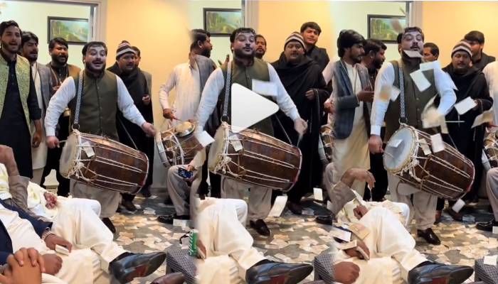 بالی ووڈ گانا ” ٹپ ٹپ برسا پانی“ کی نئی ویڈیو نے دھوم مچا دی