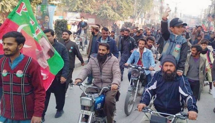 کراچی،لاہور، پشاور سمیت کئی شہروں میں پی ٹی آئی کی ریلیاں،درجنوں کارکن گرفتار